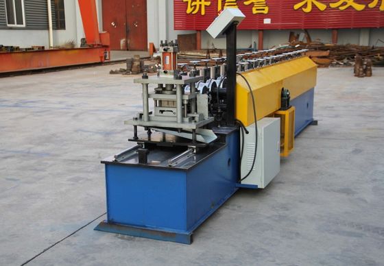 50Hz het Broodje die van het deurkader Machine12m/min 2 Nivellerende Schachten vormen