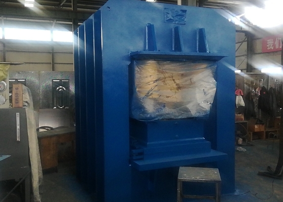 Gecentraliseerde van de het Staaldeur van 15kw 2500T In reliëf makende de Machine Hydraulische Pers