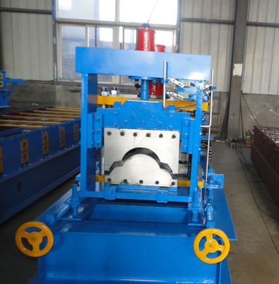 Ridge Steel Sheet Roll Forming-Machineiso Hydraulisch Knipsel